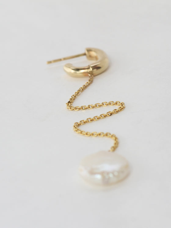 Dancing Pearl Oval Hoop Earring