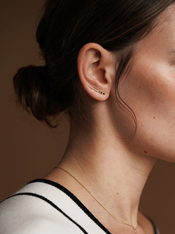 עגיל מטפס נחש עם יהלומים שחורים